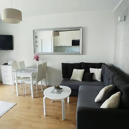 Old Town Mirror - Garage Lägenhet *