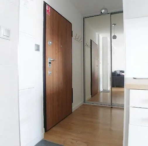 Old Town Mirror - Garage غدانسك